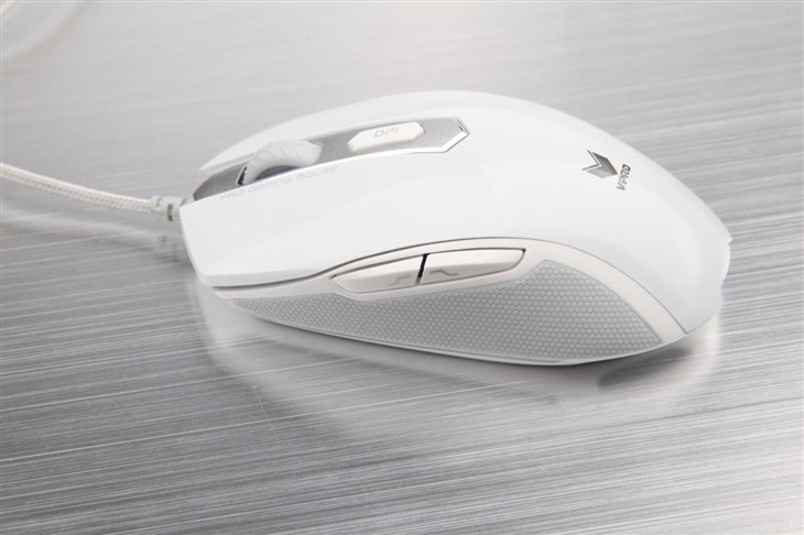 雷柏V210游戏鼠标白色镜面版图赏 