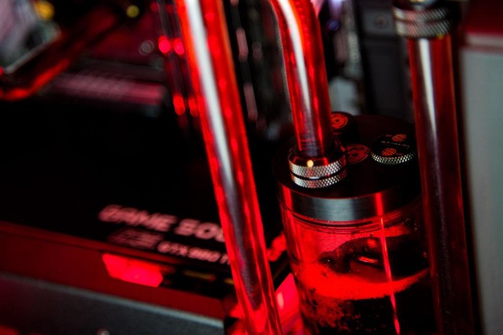 耕升GTX980Ti G魂水冷主机图赏！ 