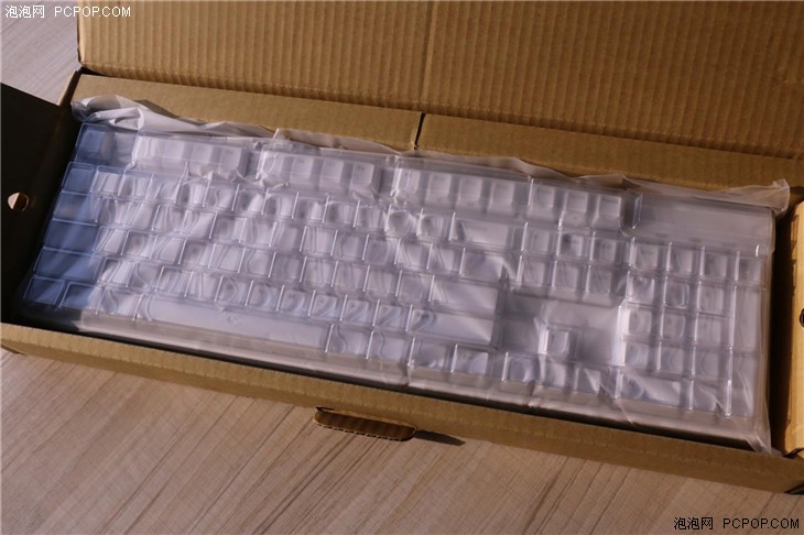 稀有奶轴!IKBC C104白色机械键盘评测 
