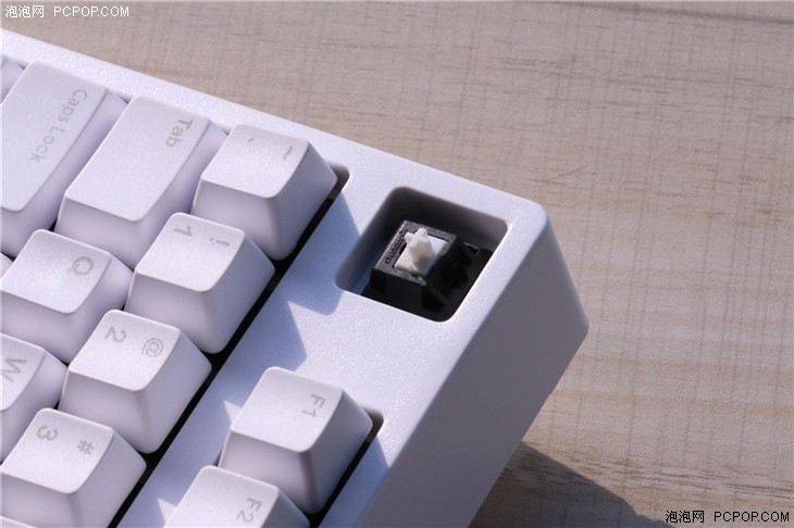 稀有奶轴!IKBC C104白色机械键盘评测 