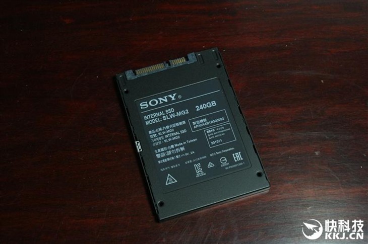 索尼首款SSD拆解 群联控制器+TLC闪存 