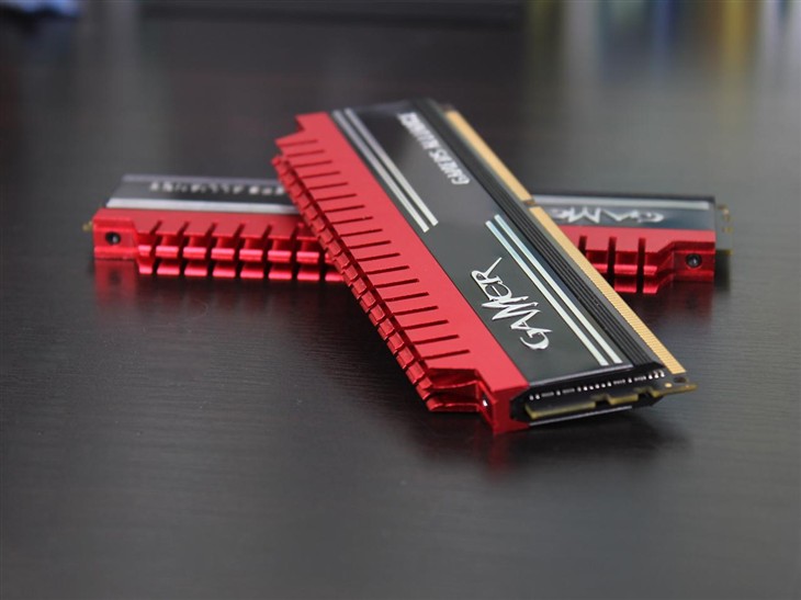 影驰GAMER DDR3-2400 8GB*2超值热售599 