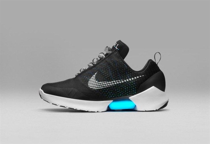 耐克首款自动系带运动鞋HyperAdapt 1.0_智能