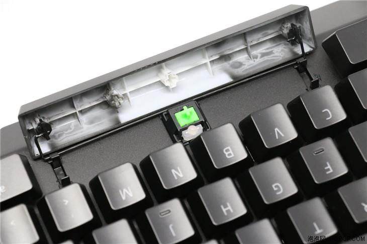 全新的设计 雷蛇黑寡妇X机械键盘评测 