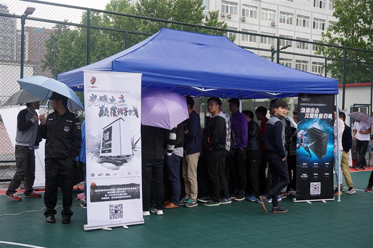 雨战人气不减 雷霆世纪杯北京踢馆赛实录 