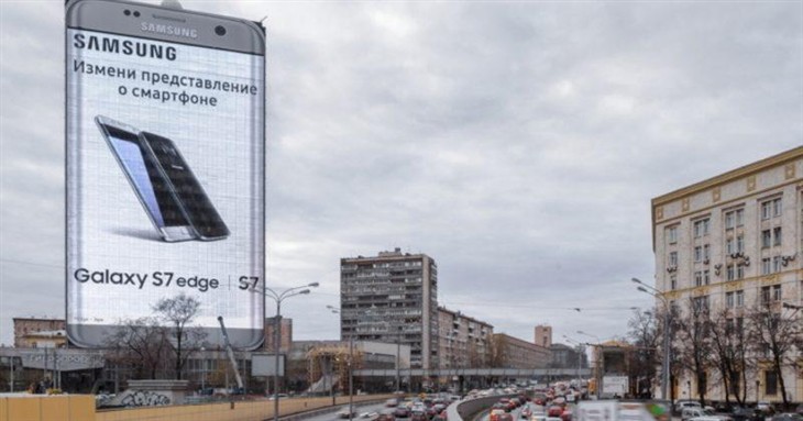 俄罗斯出现80米高的巨型Galaxy S7 edge 