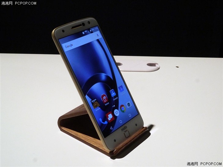 磁吸模块扩展设计 Moto Z手机上手体验 