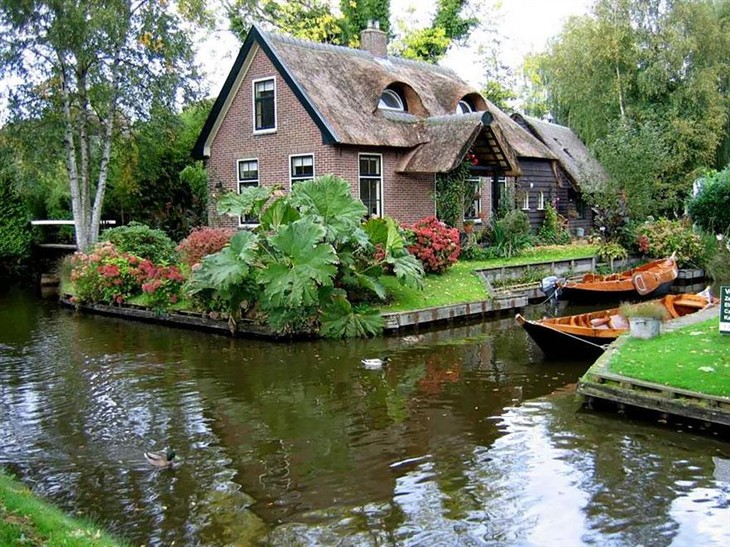 拍摄荷兰梦幻水乡 童话世界般的羊角村 
