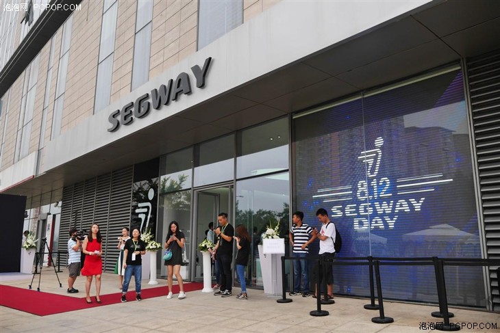 Segway旗舰店开业 首日迎来高峰人潮 