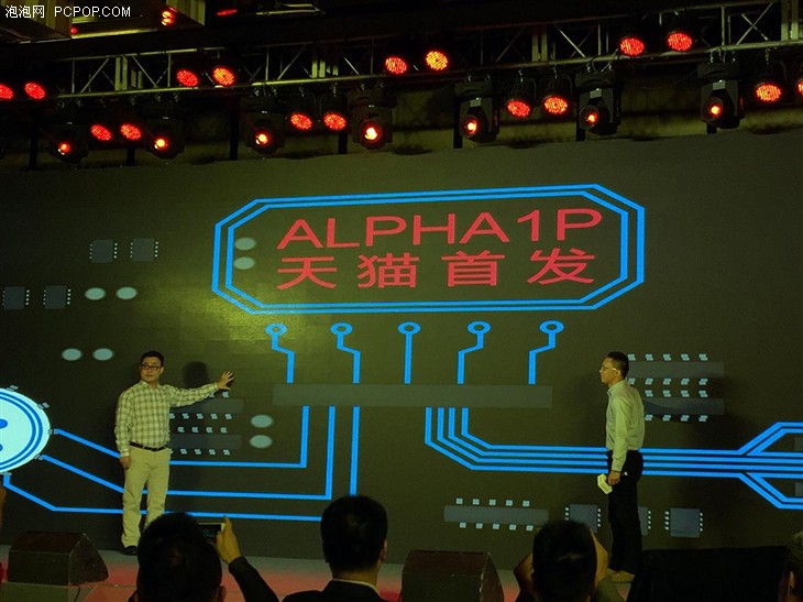 优必选发布机器人Alpha 1P 天猫上市销售 