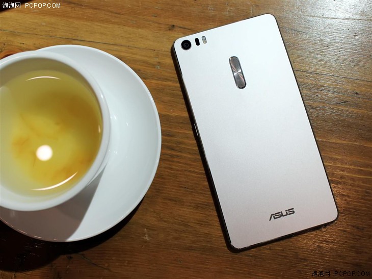 巨屏影音神器 华硕ZenFone 3傲视评测 