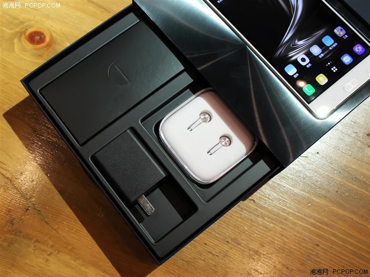 巨屏影音神器 华硕ZenFone 3傲视评测 