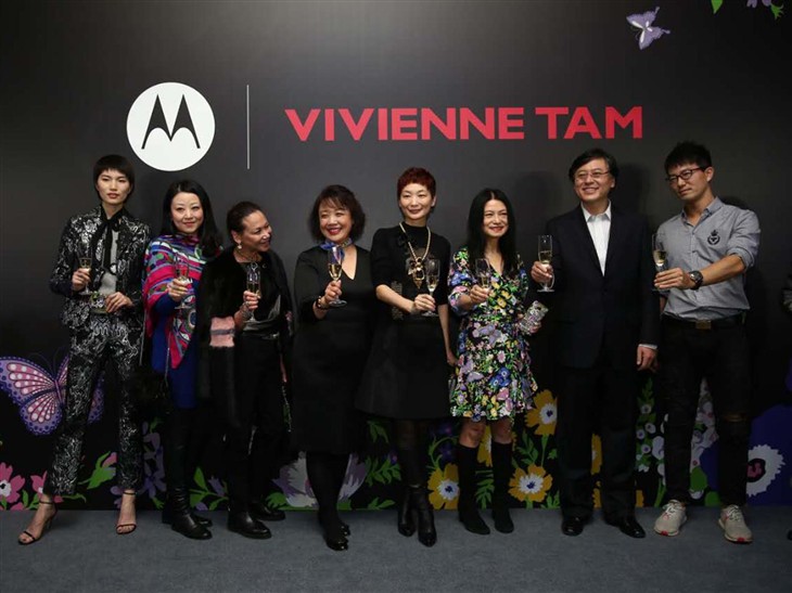 Moto携手Vivienne Tam上演科技时尚秀 