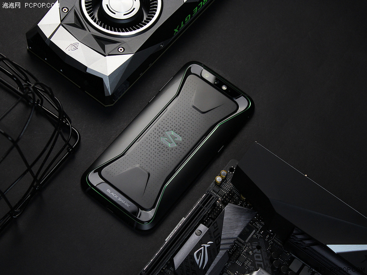 液冷散热黑科技 黑鲨游戏手机开售 一秒售罄