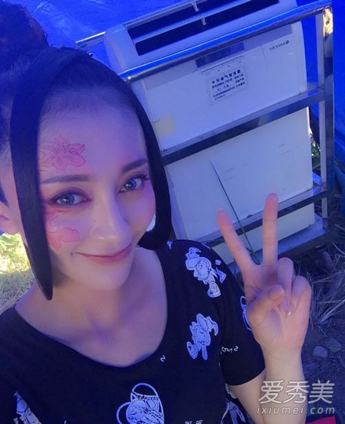 动态 正文    戏外的马薇也是一副性感小女人的模样,尽管说马薇有整容