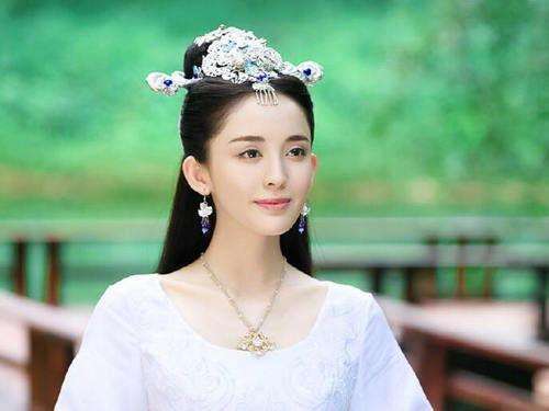 与胡歌鹿晗搭档古力娜扎今年演了7部电视剧却不火?(2范伟主演的最新电视剧图片