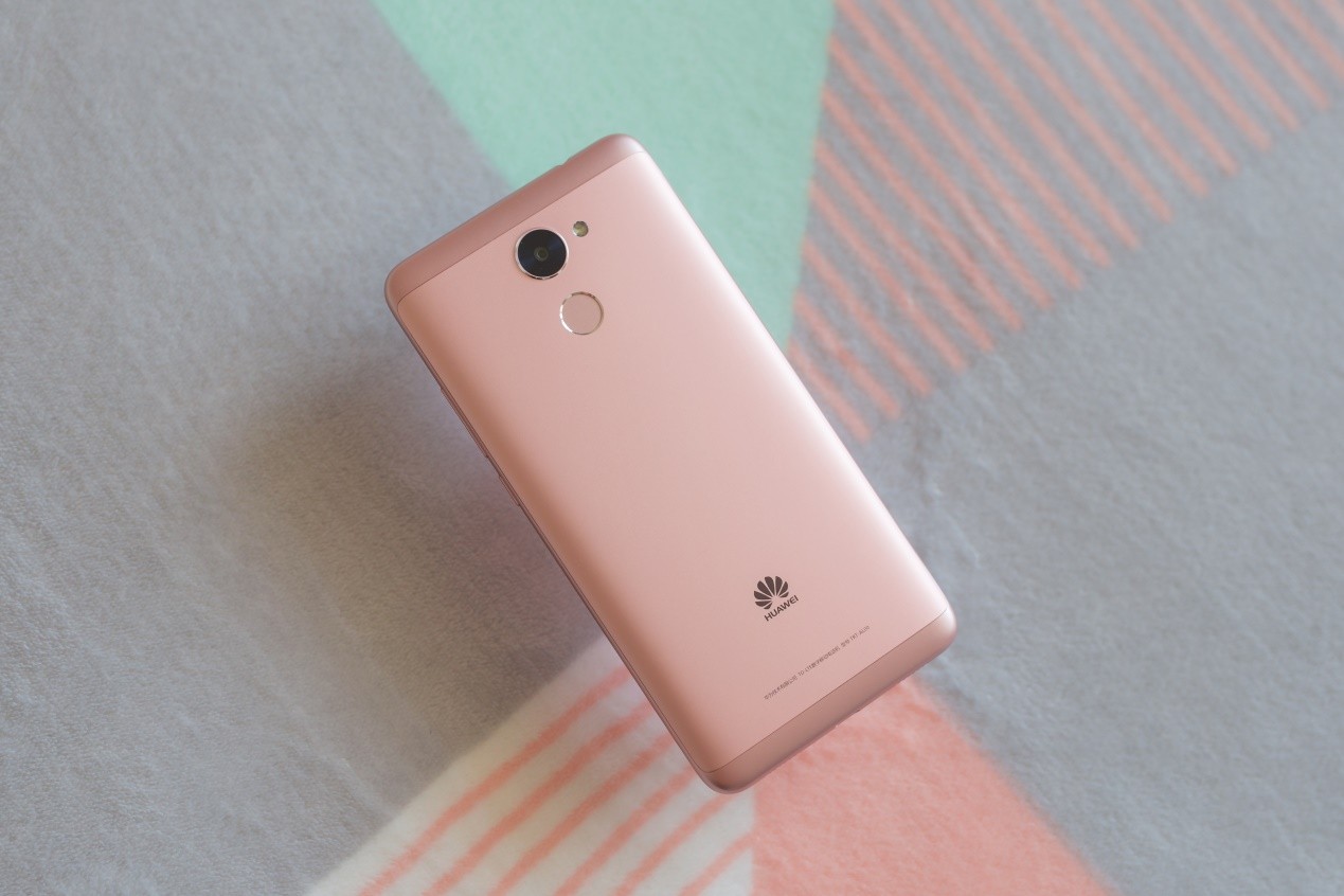 千元的价格旗舰的品质,华为畅享7 Plus树立千元