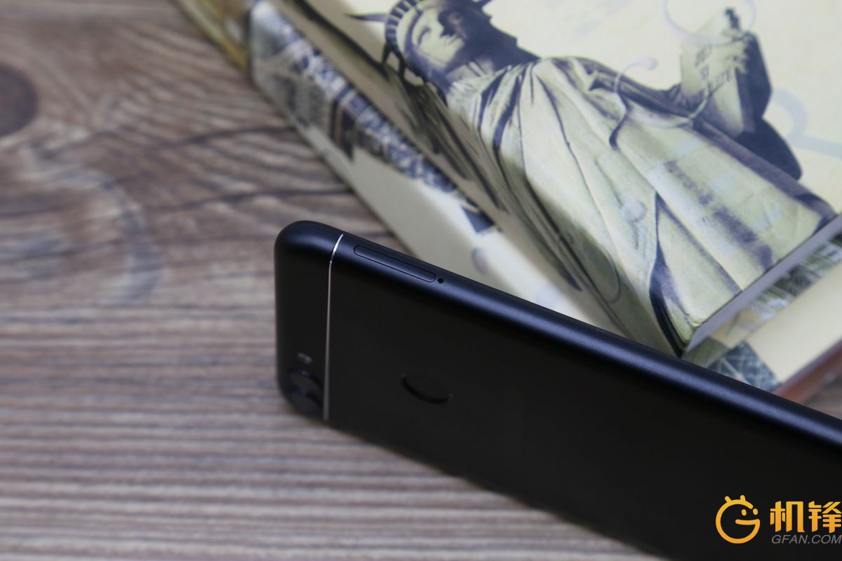 千元级全面屏手机 华为畅享7S开箱图赏