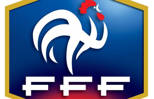 法国FFF新晋品牌代言人:范思哲御用男模吉斯