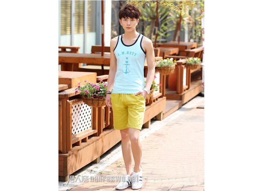 夏日清凉 男士海边旅游简单服饰搭配