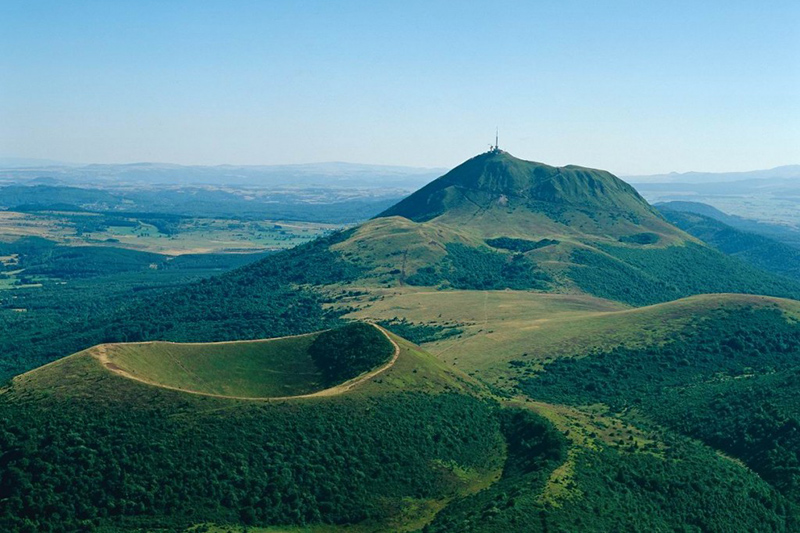 6. 奥弗涅地区(法国):雄伟的火山链