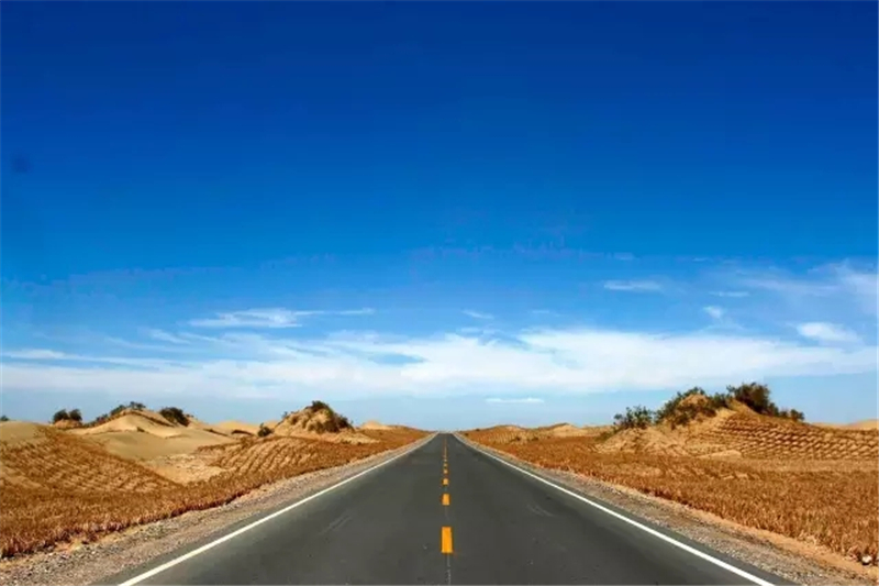 塔里木沙漠公路:穿过死亡之海的巨龙
