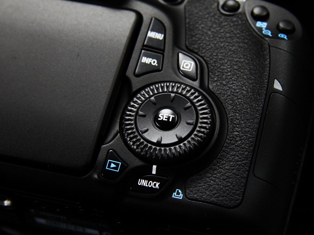 查看佳能eos 60d 单反机身(中高级单反 1800万像素 3英寸旋转液晶屏