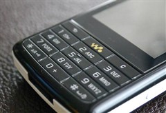 ����W960i