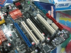 支持DDR2/3内存 华硕新P35上市1599元