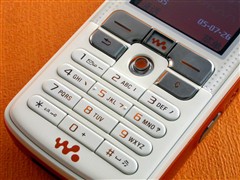 “Walkman”橙色诱惑 W800跌至2500元