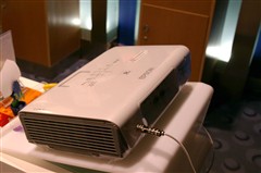 ֱ��1300Ԫ������������ͶӰ�������