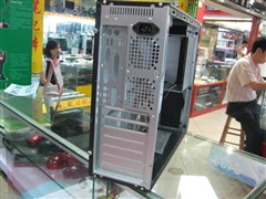 美貌容量并重!技展机箱小身材装大板