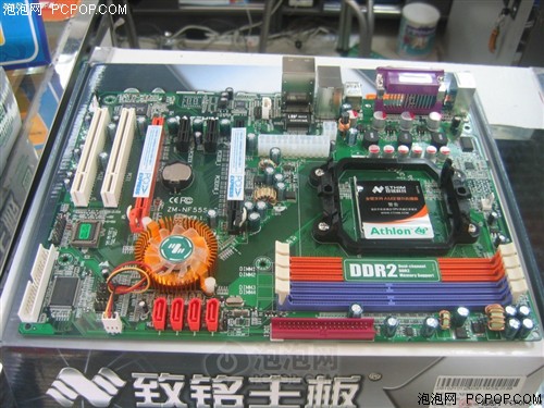 致铭主板送礼保暖两件套寒冬送温暖