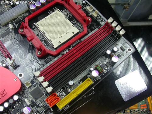完全支持x16交火!RD580主板正式到货