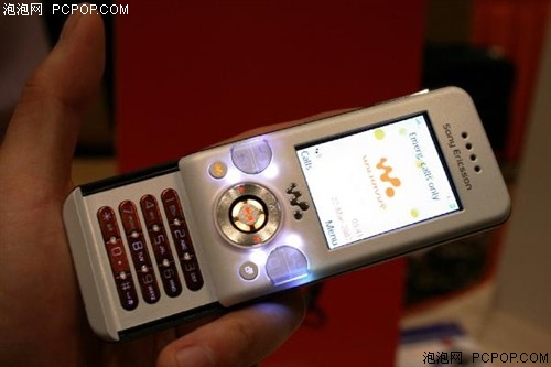 ��ֻ��iPhone�����½������»���ǰ��