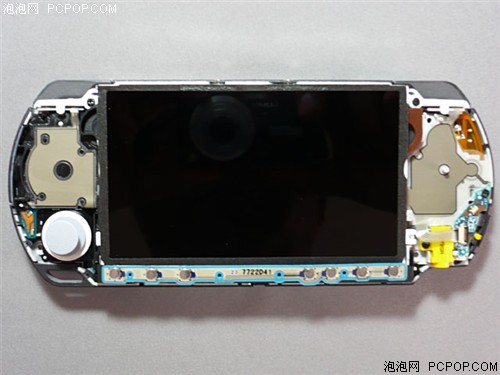 拆到只剩螺丝!FFVII限量版PSP大解剖