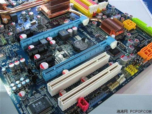 全固豪华超频板 技嘉GA-X38DS5价1699