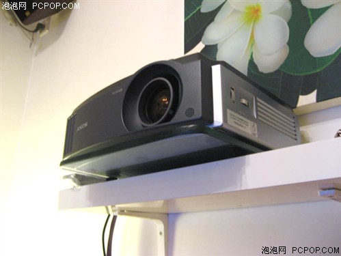 用投影看大片!网友轻松组建家庭影院