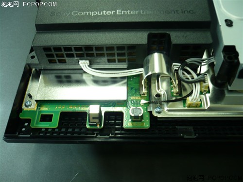 结构比X360强80倍 新版PS3非暴力拆解