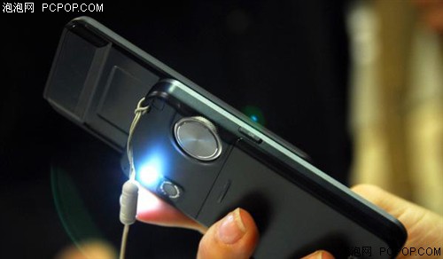 ���ǰ�iPhone��LG&nbsp;KF700ȫ��ʱ�п�Ļ