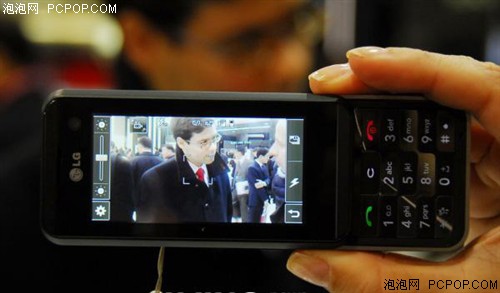 ���ǰ�iPhone��LG&nbsp;KF700ȫ��ʱ�п�Ļ