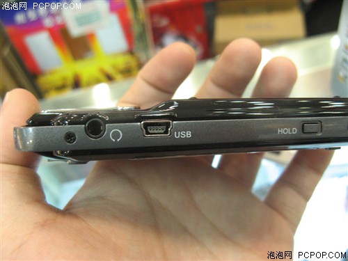 掌机造型设计 2GB版399元纽曼K8+上市