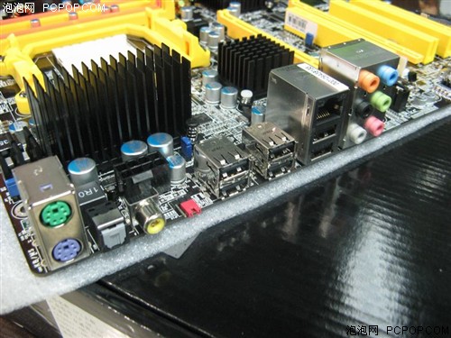 ��P35������&nbsp;DFIȫ��̬790FX����1399