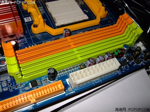 780G�ֵ���ǽ��ӳ̩TA790GX����699Ԫ
