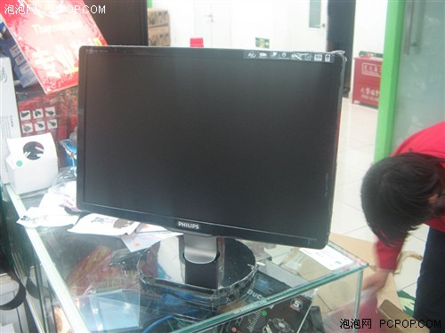 赠送300元搅拌机 飞利浦19宽新品上市