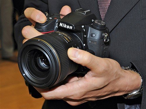 尼康D7000(单头套机18-105mmVR)数码相机 