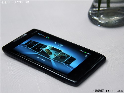 摩托罗拉Droid RAZR(XT912)手机 