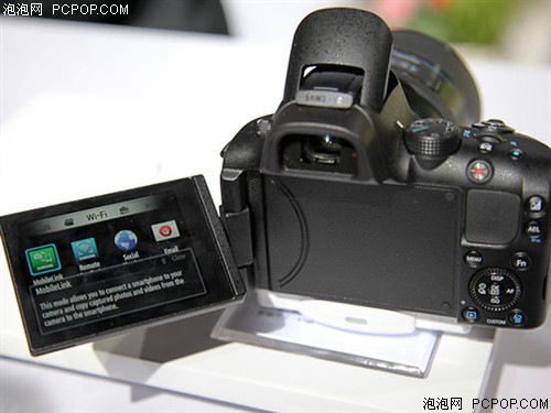 三星(SAMSUNG)NX20套机(18-55mm)数码相机 