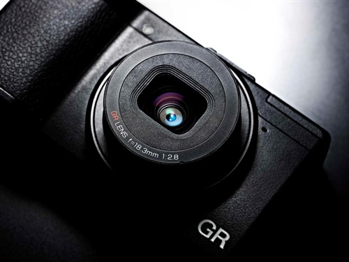 理光GR 数码相机 黑色(1620万像素 3英寸123万像素液晶屏 23.7×15.7mm CMOS)数码相机 