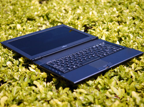 Lifebook Q2010-AC023SOE1�ʼǱ�